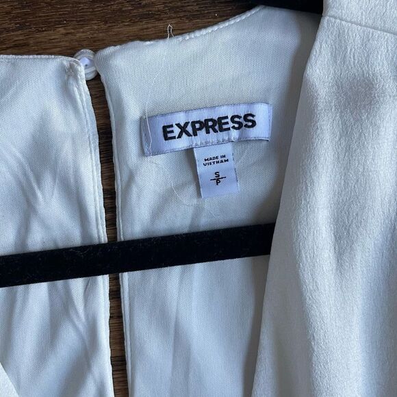 Express white cream deep Vneck romper onesie smocked small - Picture 4 of 13